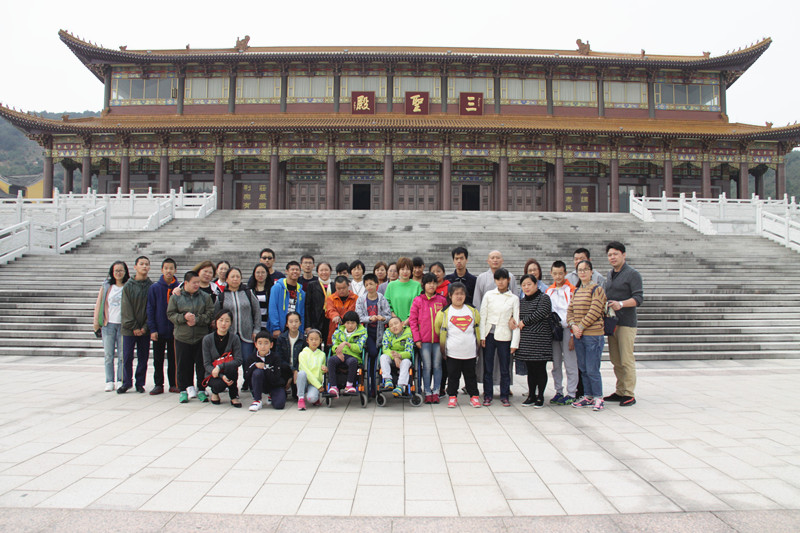 无锡市祥符禅寺热情接待市儿童福利院一行