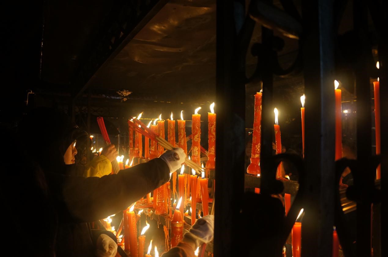 无锡灵山祥符禅寺-寺院新闻-祥符钟声传大千 人头济济听梵音——2018迎新春撞钟祈福法会祥和平安
